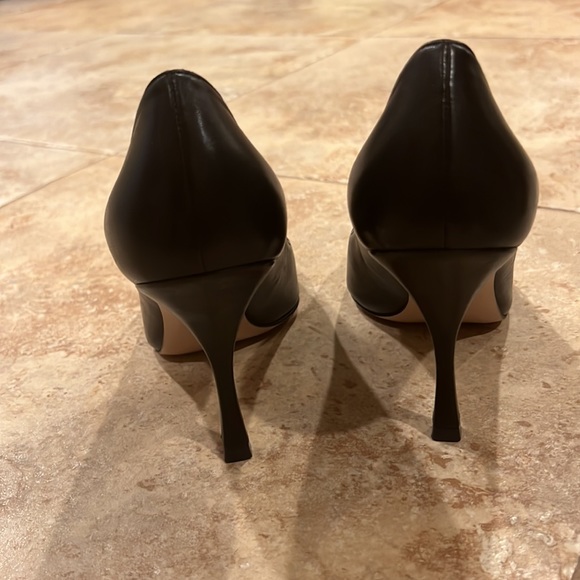 New Stuart Weitzman Leather Stiletto Pumps - Picture 4 of 10
